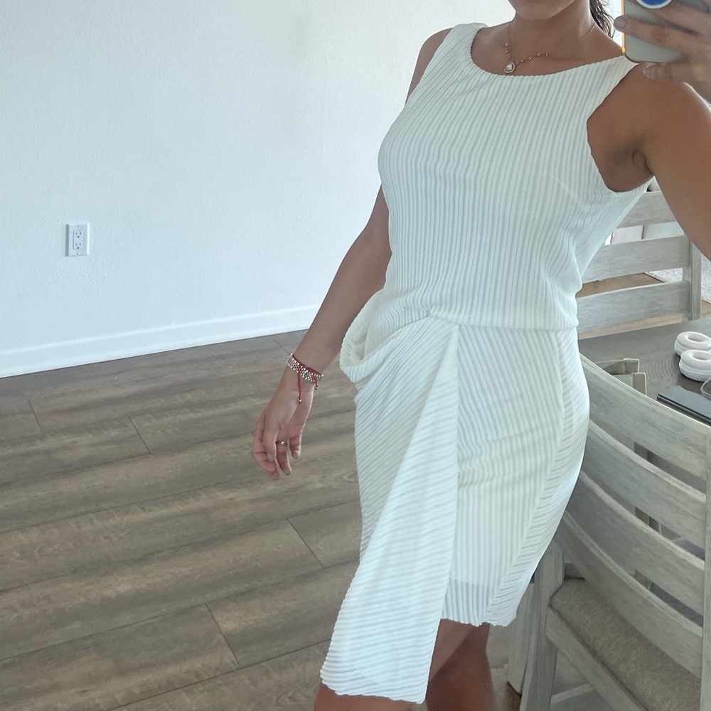 ATLEIN sleevless draped open wave white dress